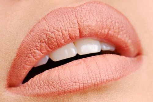 Правила нанесения макияжа на губы