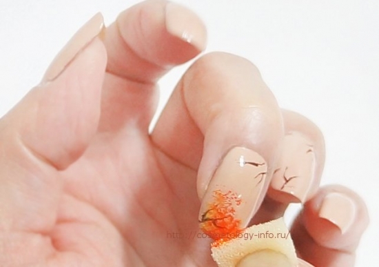 листья на ногтях