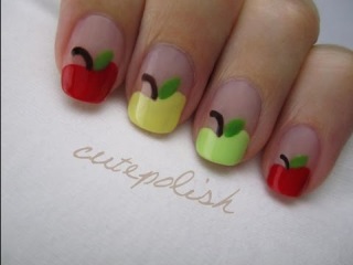 рисунки яблоки на ногтях