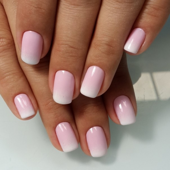 розовый градиент на ногтях