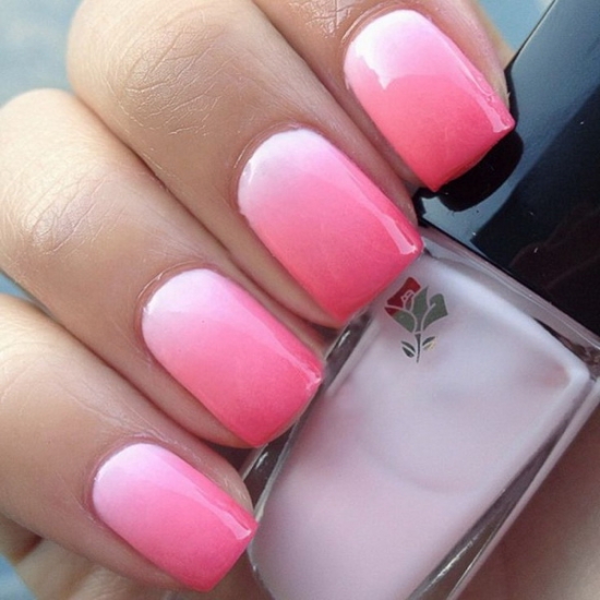 розовый градиент на ногтях
